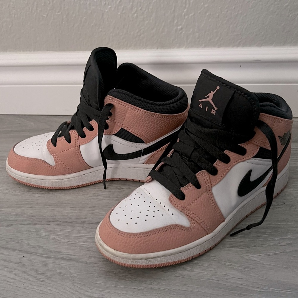 Nike Jordan 1 Mids in Pink Women's 6.5 (kids size 5Y)